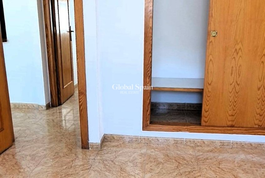 Wederverkoop - PENTHOUSE -
TORREVIEJA - Playa de los Locos