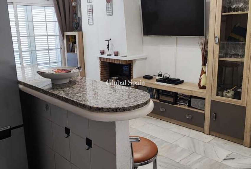 Wederverkoop - PENTHOUSE -
TORREVIEJA - Playa de los Locos