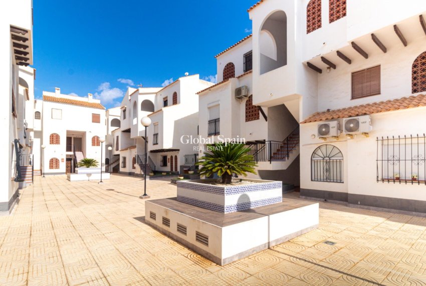 Wederverkoop - Penthouse -
TORREVIEJA - Playa de los Naufragos