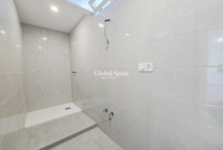 Wederverkoop - PENTHOUSE -
TORREVIEJA - Playa del Cura