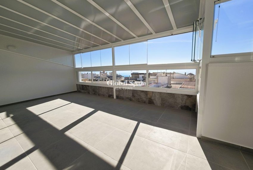 Wederverkoop - PENTHOUSE -
TORREVIEJA - Playa del Cura