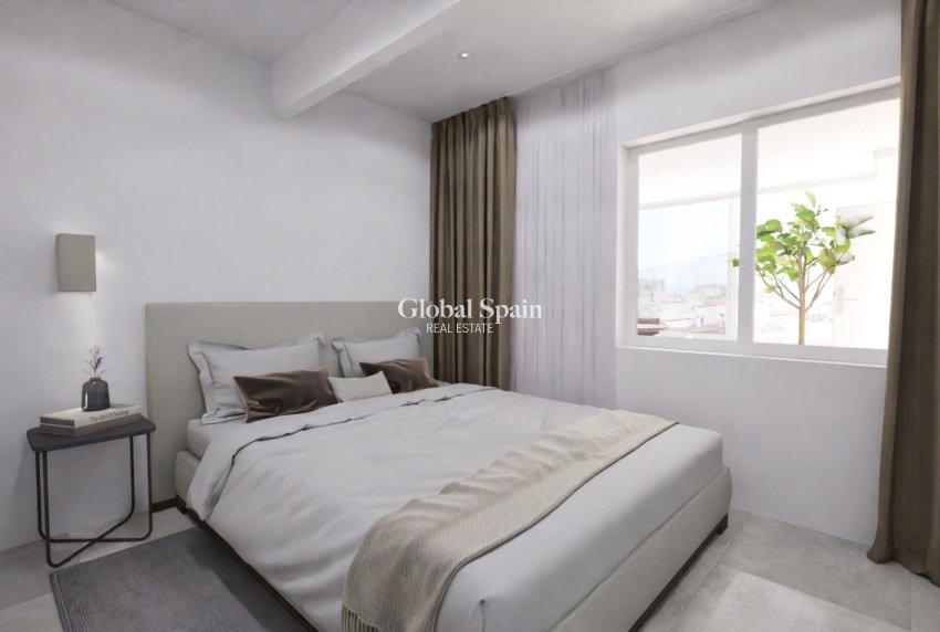 Wederverkoop - PENTHOUSE -
TORREVIEJA - Playa del Cura