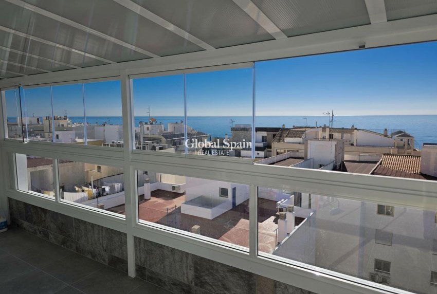 Wederverkoop - PENTHOUSE -
TORREVIEJA - Playa del Cura
