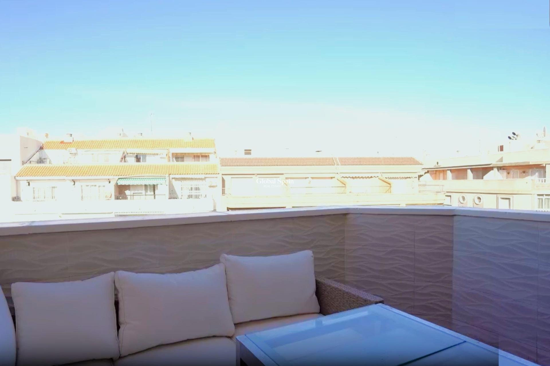 Wederverkoop - PENTHOUSE -
TORREVIEJA - Playa del Cura