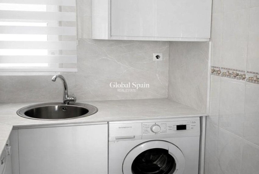 Wederverkoop - PENTHOUSE -
TORREVIEJA - Playa del Cura