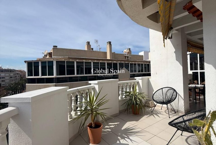 Wederverkoop - PENTHOUSE -
TORREVIEJA - Playa del Cura