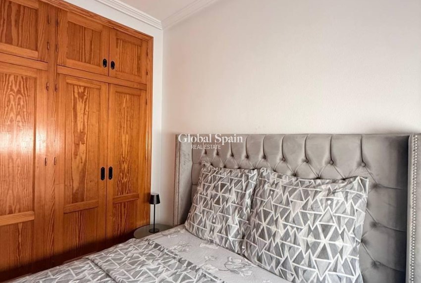 Wederverkoop - PENTHOUSE -
TORREVIEJA - Playa del Cura