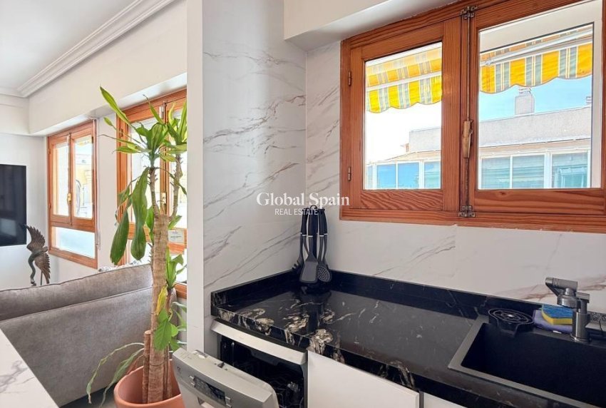 Wederverkoop - PENTHOUSE -
TORREVIEJA - Playa del Cura