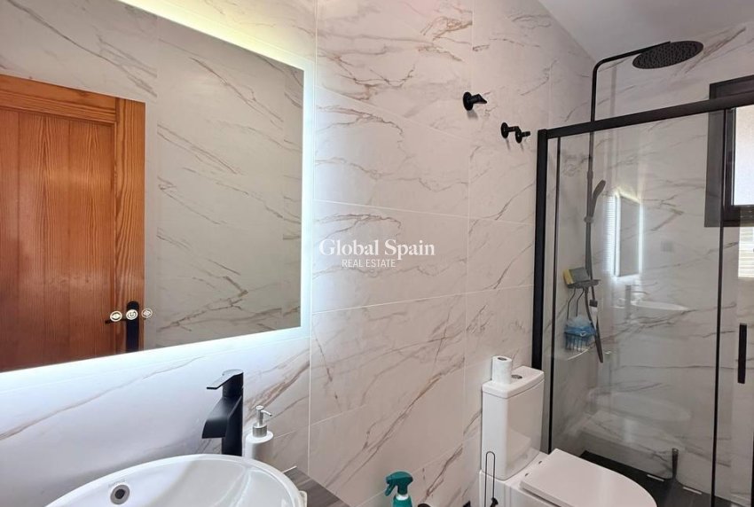 Wederverkoop - PENTHOUSE -
TORREVIEJA - Playa del Cura