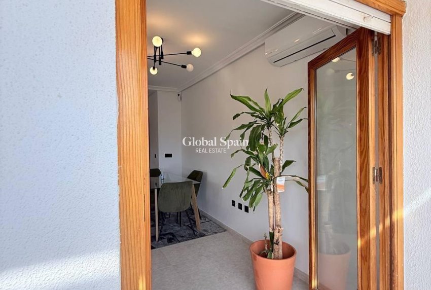 Wederverkoop - PENTHOUSE -
TORREVIEJA - Playa del Cura