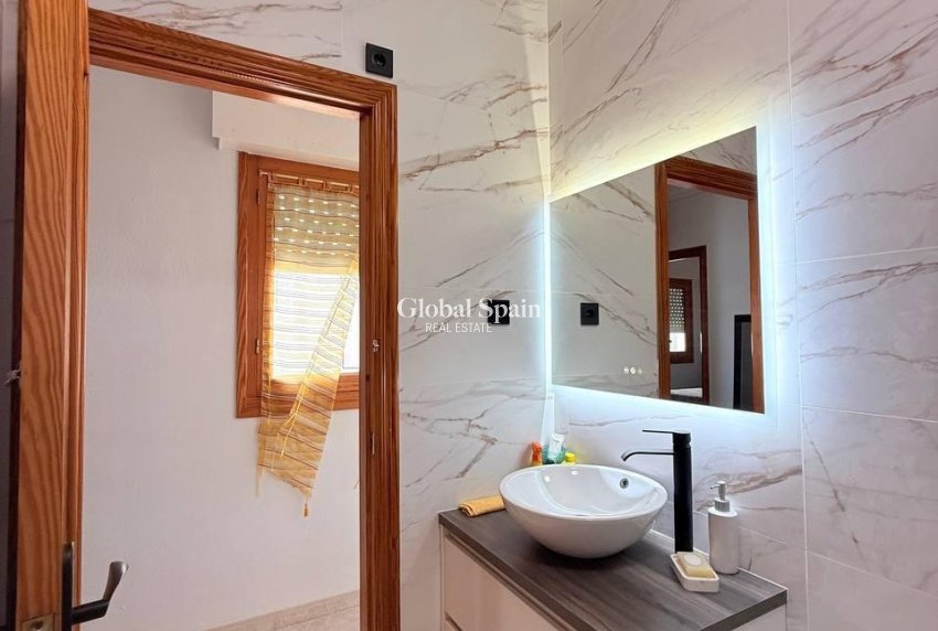 Wederverkoop - PENTHOUSE -
TORREVIEJA - Playa del Cura