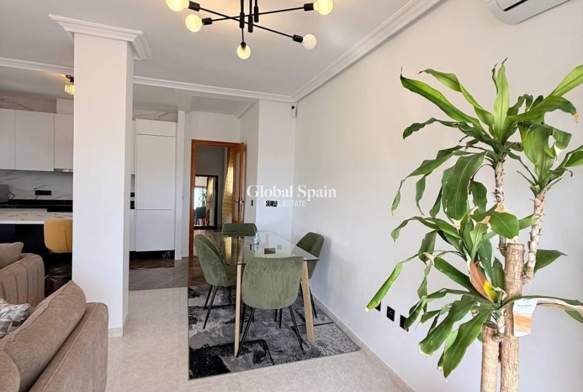 Wederverkoop - PENTHOUSE -
TORREVIEJA - Playa del Cura