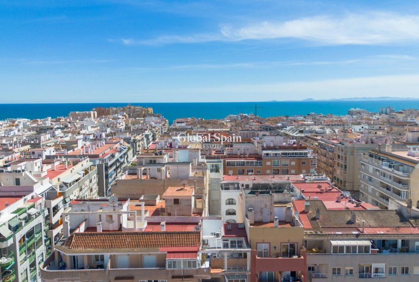 Wederverkoop - PENTHOUSE -
TORREVIEJA - Playa del cura