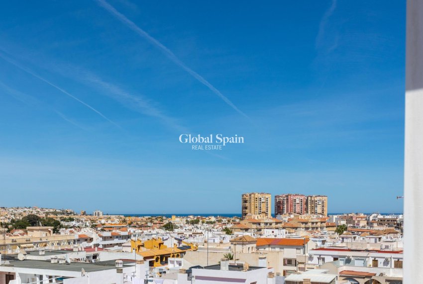 Wederverkoop - PENTHOUSE -
TORREVIEJA - Playa del cura
