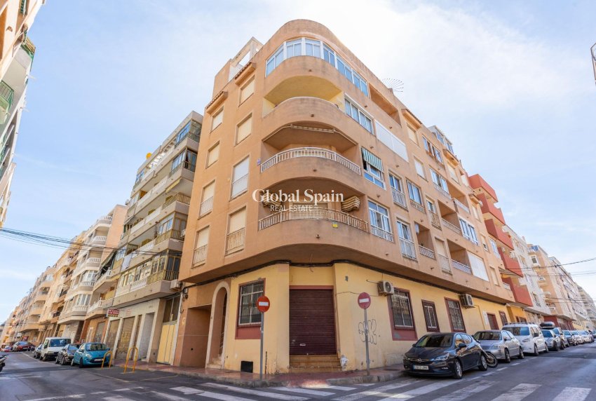 Wederverkoop - PENTHOUSE -
TORREVIEJA - Playa del cura