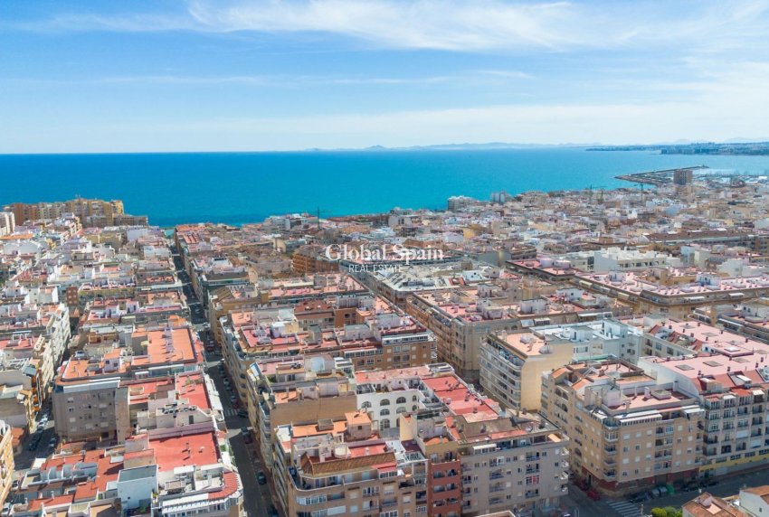 Wederverkoop - PENTHOUSE -
TORREVIEJA - Playa del cura