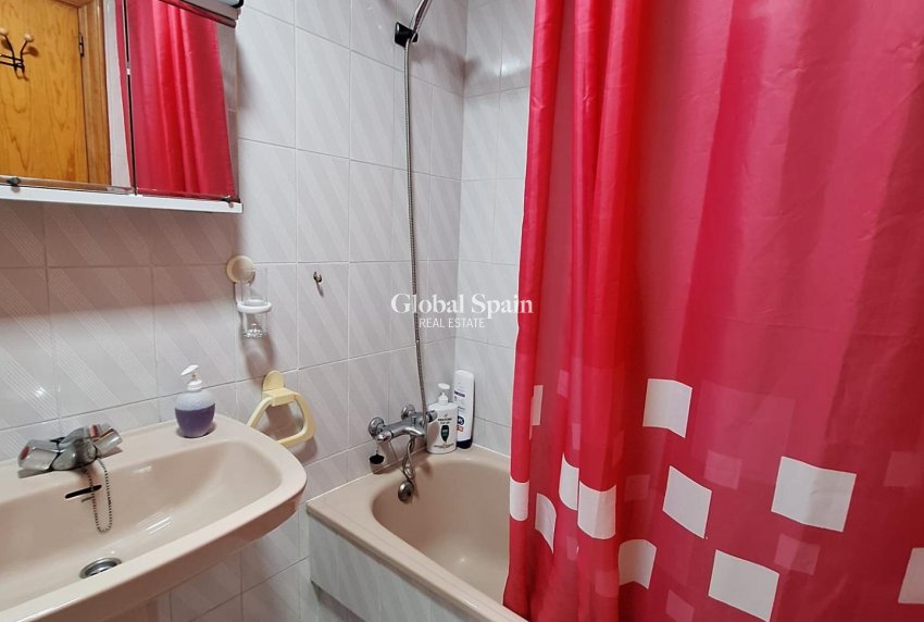 Wederverkoop - PENTHOUSE -
TORREVIEJA - Playa del Cura