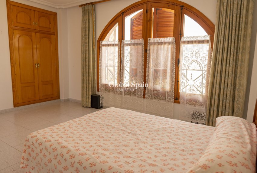 Wederverkoop - PENTHOUSE -
TORREVIEJA - Playa del Cura