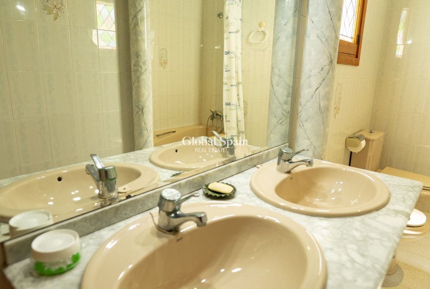 Wederverkoop - PENTHOUSE -
TORREVIEJA - Playa del Cura