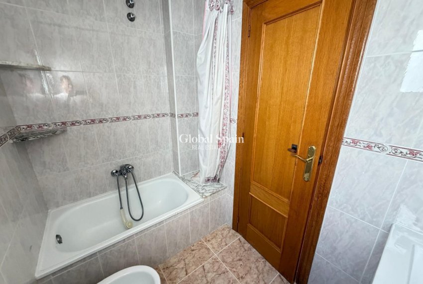 Wederverkoop - PENTHOUSE -
TORREVIEJA - Playa del Cura
