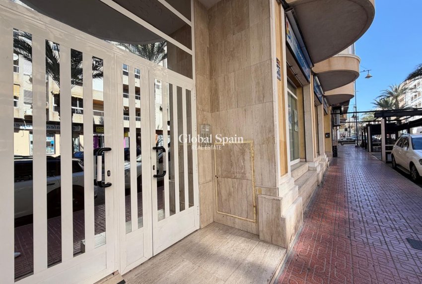 Wederverkoop - PENTHOUSE -
TORREVIEJA - Playa del Cura