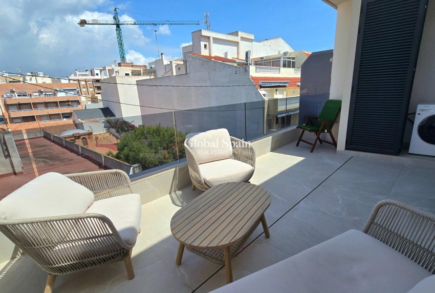 Wederverkoop - PENTHOUSE -
TORREVIEJA - Playa del Cura
