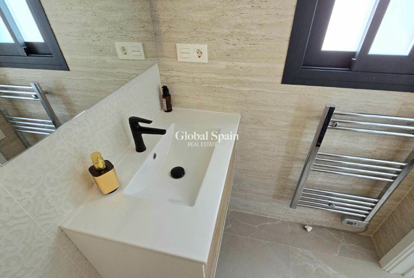 Wederverkoop - PENTHOUSE -
TORREVIEJA - Playa del Cura