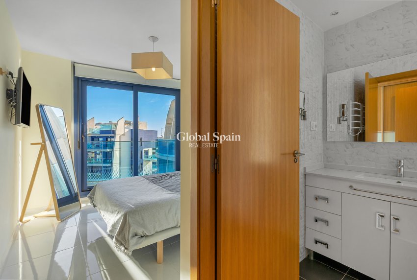 Wederverkoop - PENTHOUSE -
TORREVIEJA - Punta Prima