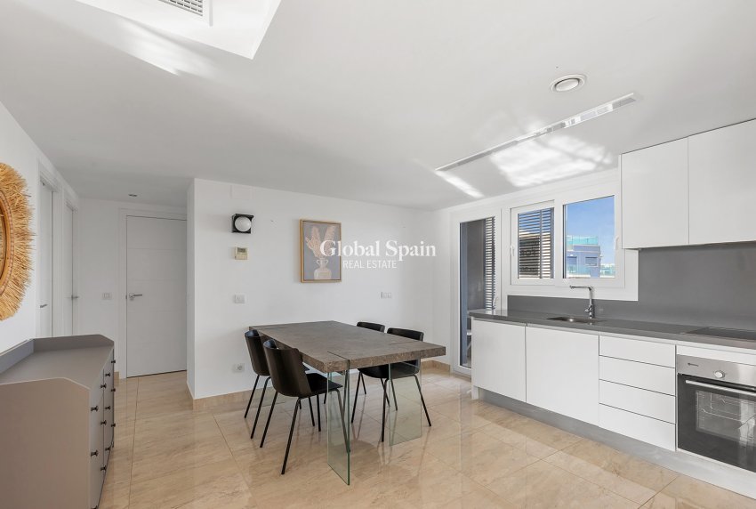 Wederverkoop - PENTHOUSE -
TORREVIEJA - Punta Prima