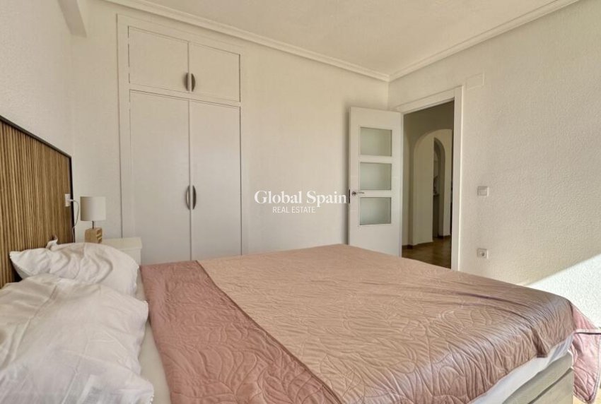 Wederverkoop - PENTHOUSE -
TORREVIEJA - Punta Prima