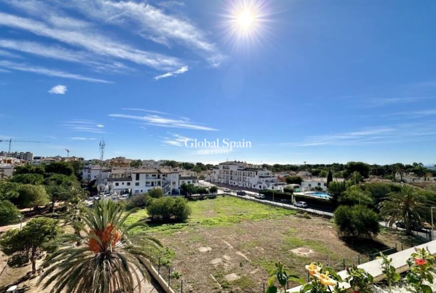 Wederverkoop - PENTHOUSE -
TORREVIEJA - Punta Prima