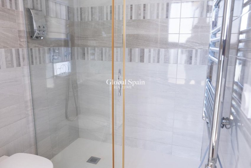 Wederverkoop - PENTHOUSE -
TORREVIEJA - Punta Prima