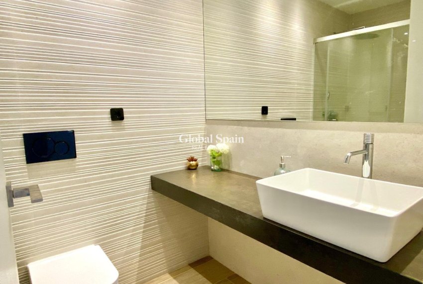 Wederverkoop - PENTHOUSE -
TORREVIEJA - Punta Prima