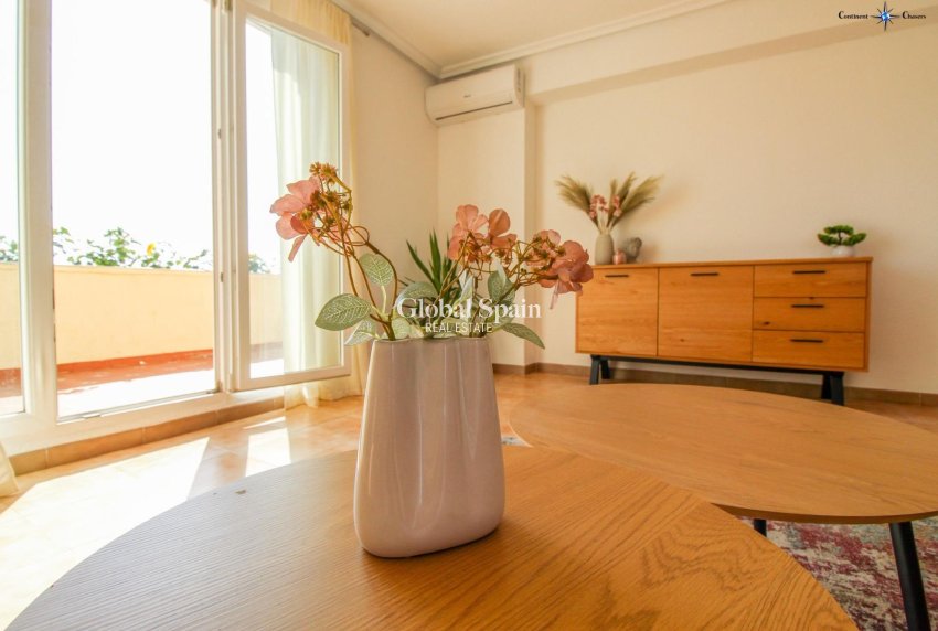 Wederverkoop - PENTHOUSE -
TORREVIEJA - Punta Prima