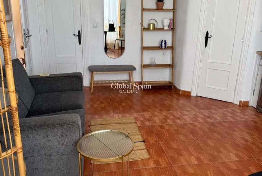 Wederverkoop - PENTHOUSE -
TORREVIEJA - Punta Prima