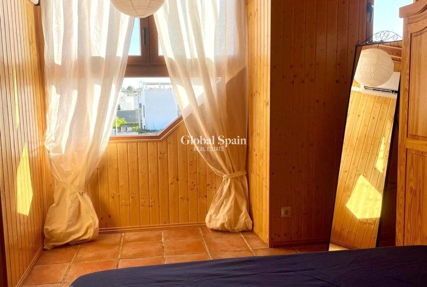Wederverkoop - PENTHOUSE -
TORREVIEJA - Punta Prima