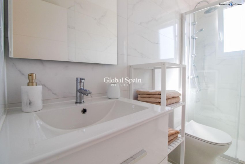 Wederverkoop - PENTHOUSE -
TORREVIEJA - Punta Prima