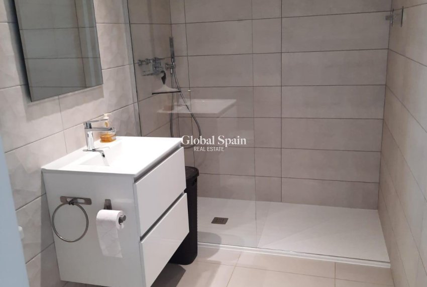 Wederverkoop - PENTHOUSE -
TORREVIEJA - Punta Prima