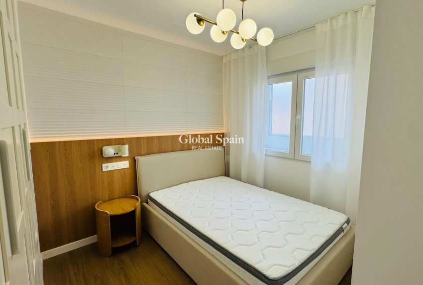 Wederverkoop - PENTHOUSE -
TORREVIEJA - Punta Prima