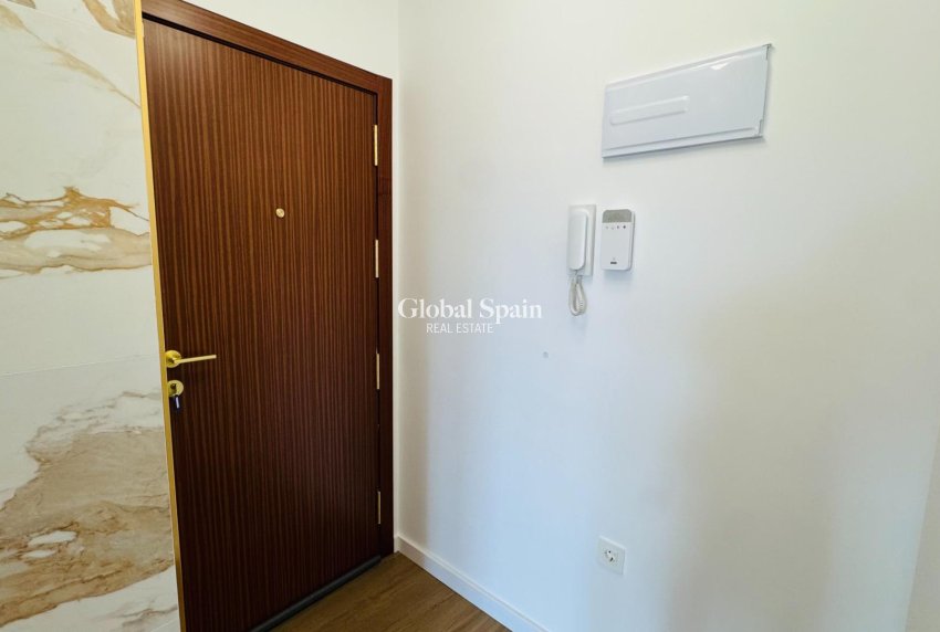 Wederverkoop - PENTHOUSE -
TORREVIEJA - Punta Prima