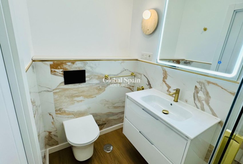Wederverkoop - PENTHOUSE -
TORREVIEJA - Punta Prima