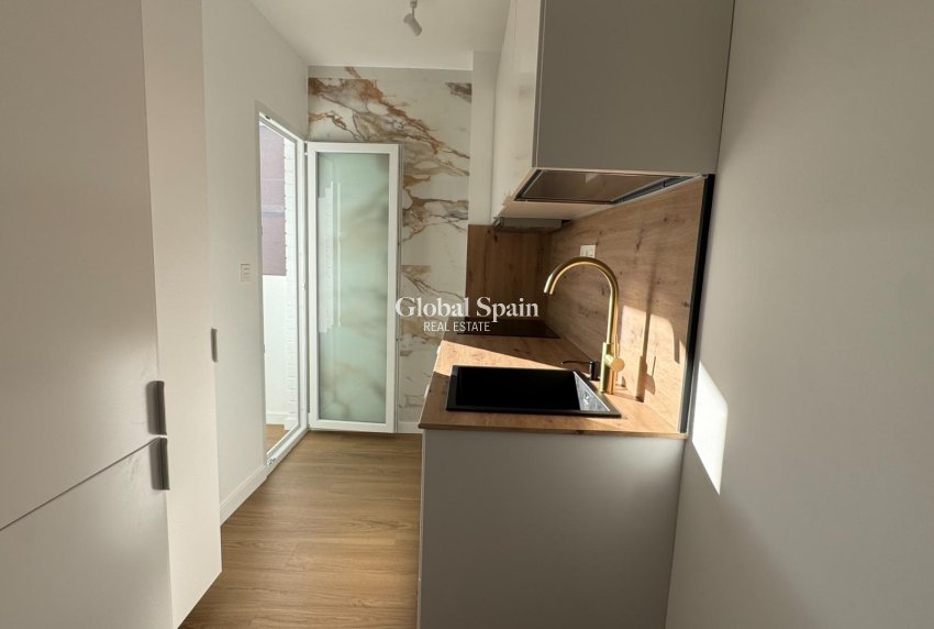 Wederverkoop - PENTHOUSE -
TORREVIEJA - Punta Prima