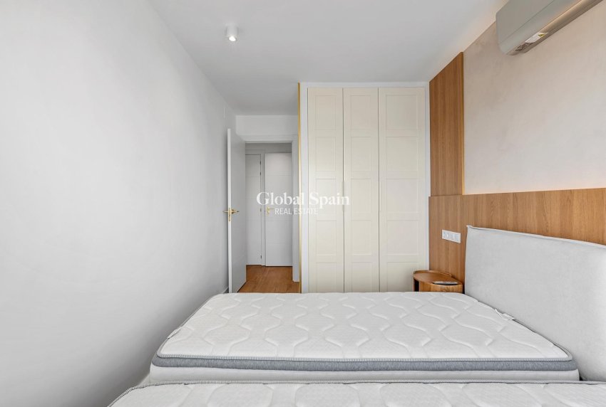 Wederverkoop - PENTHOUSE -
TORREVIEJA - Punta prima