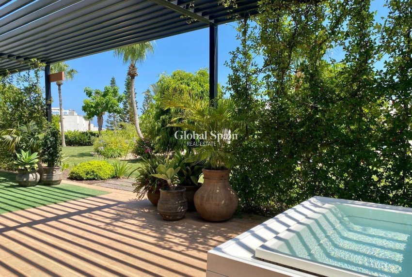 Wederverkoop - PENTHOUSE -
TORREVIEJA - Punta Prima