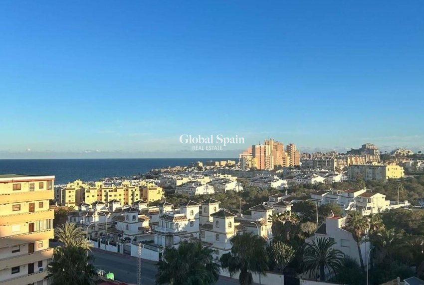 Wederverkoop - PENTHOUSE -
TORREVIEJA - Torreblanca