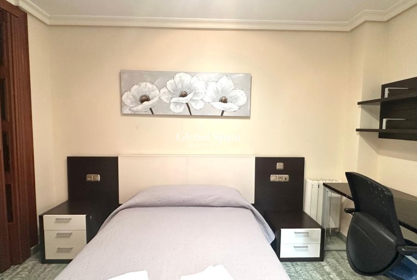 Wederverkoop - PENTHOUSE -
TORREVIEJA - Torrevieja