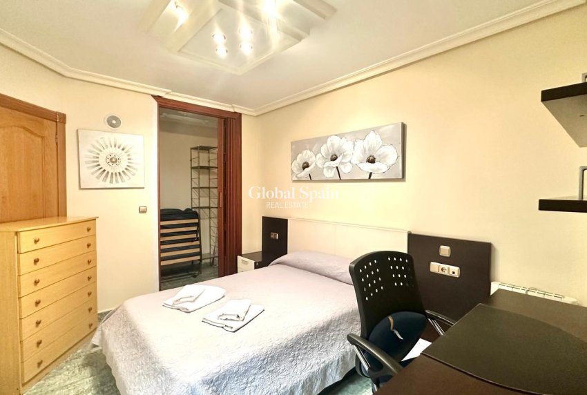 Wederverkoop - PENTHOUSE -
TORREVIEJA - Torrevieja