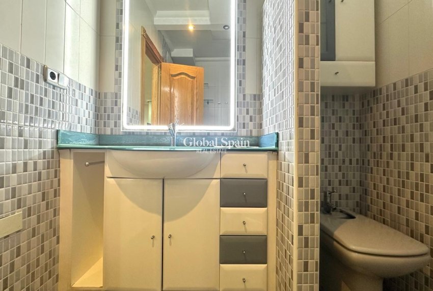 Wederverkoop - PENTHOUSE -
TORREVIEJA - Torrevieja