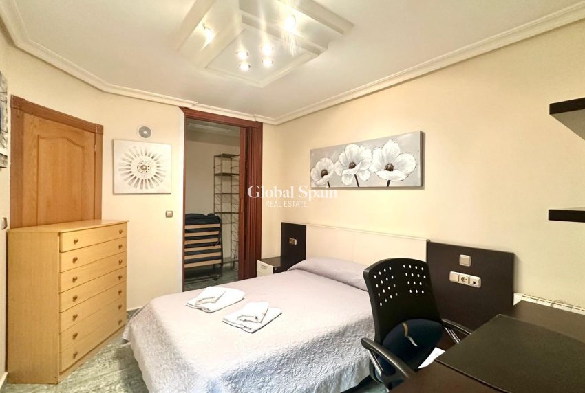 Wederverkoop - PENTHOUSE -
TORREVIEJA - Torrevieja
