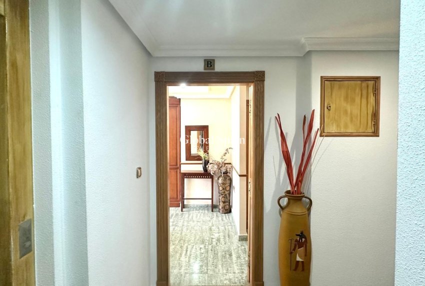 Wederverkoop - PENTHOUSE -
TORREVIEJA - Torrevieja